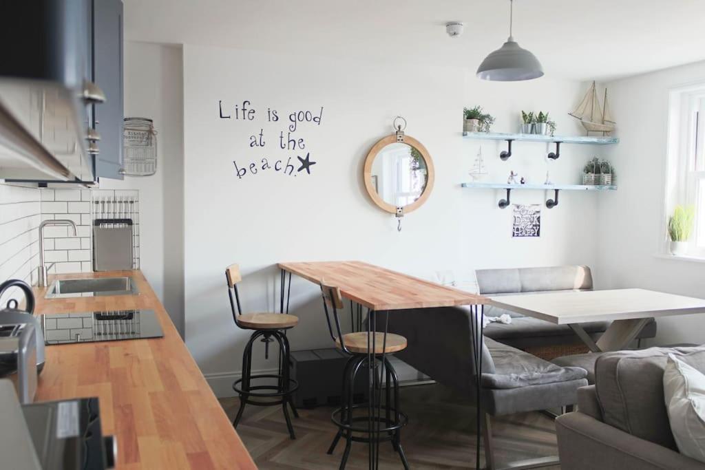 Lovely 2- Bedroom Apartment With Stunning Sea Views Worthing Exteriör bild